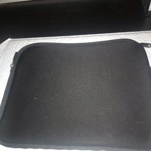 INCASE Neoprene  Laptop Case Zippered Sleeve Black X - Picture 1 of 11